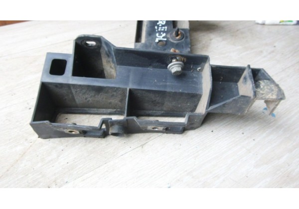 Кронштейн заднього бампера лівий Renault Master II, 7700352211